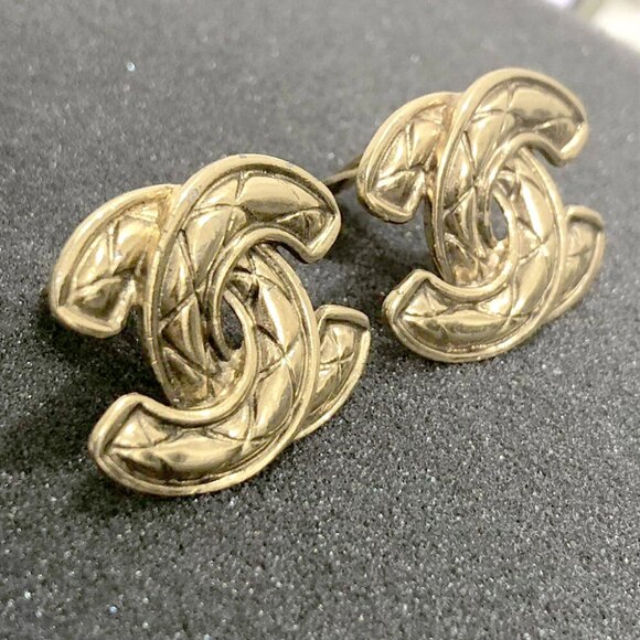 CHANEL CC Logos Quilted Vintage Clip-On Earrings Gold Tone Auth D-e11123 - Picture 5 of 10